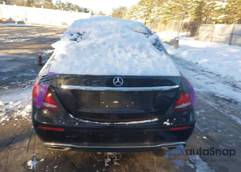 2017 Mercedes-Benz E 300 4Matic из США, поврежденный, VIN WDDZF4KB8HA211812